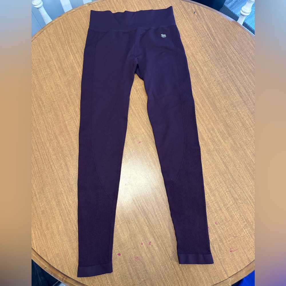 Forever 21 purple leggings size small EUC